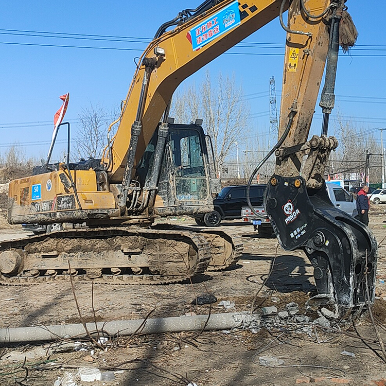hydraulic pulverizer on excavator for concrete demolition