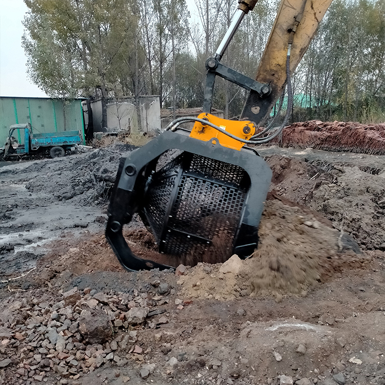 Rotary screening bucket breaking up soil during screening