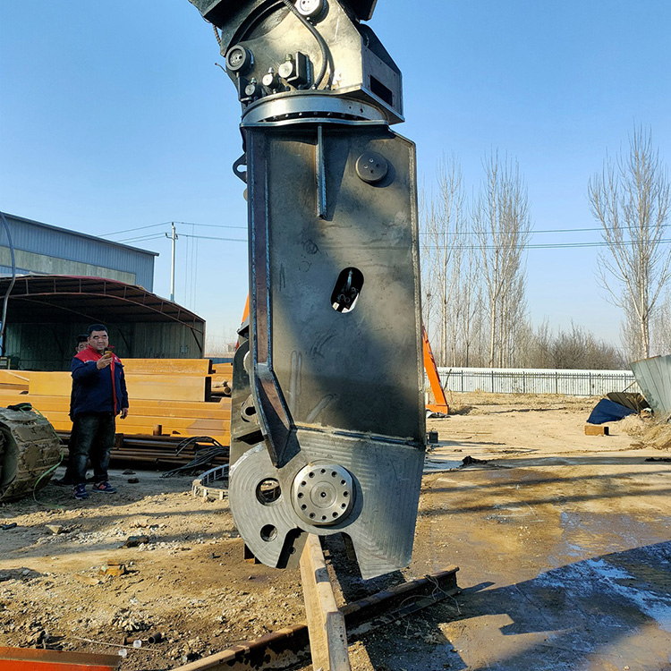 rail cutter with rotation aligned on railway rail