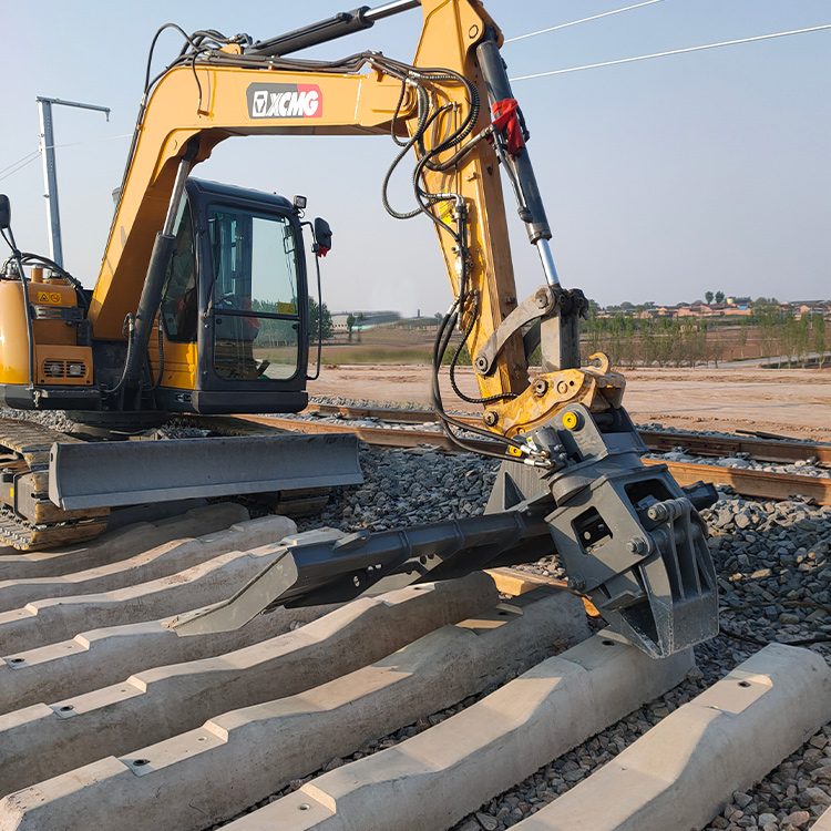 Sleeper Rotating Grab positioning concrete sleepers on track