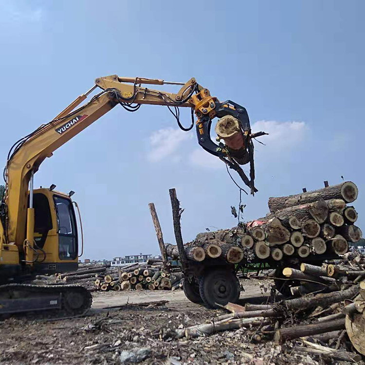 hydraulic rotating grapple loading cut logs onto a trailer