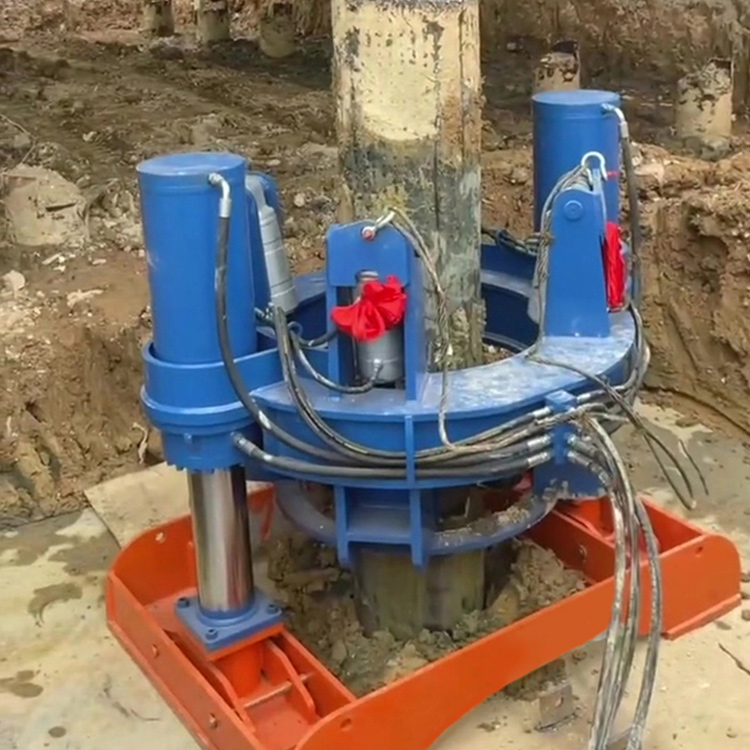 Hydraulic sheet pile extractor operating in field application