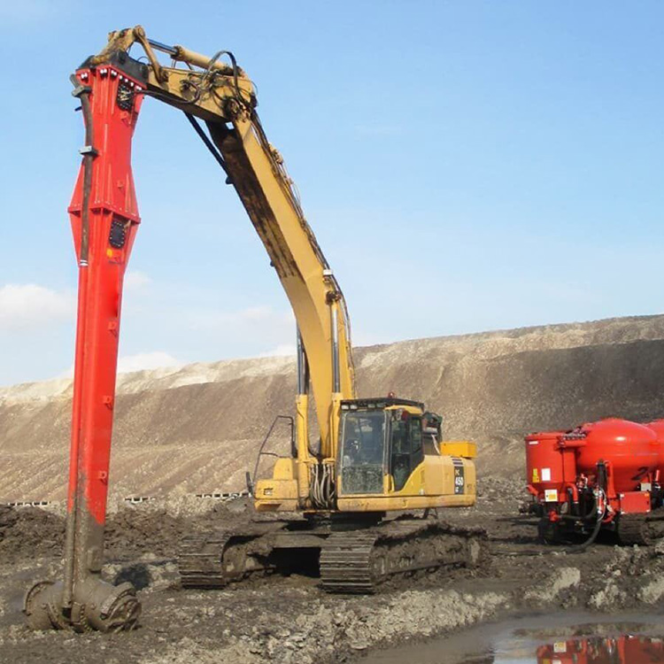 power mixing head working in muddy mining area
