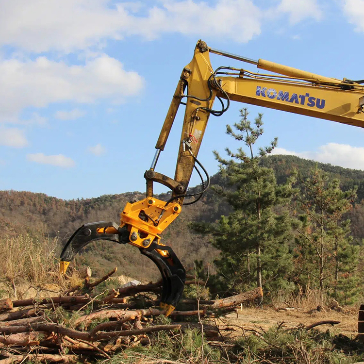 rotating material handling grapple lifting logs and branches