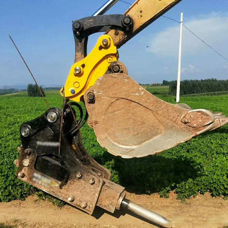 tilt quick hitch with excavator bucket in field work