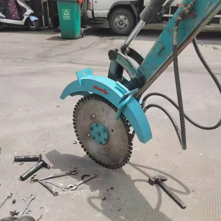 single blade rock saw installed on excavator arm