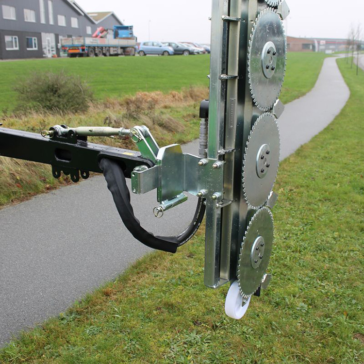 Hydraulic Circular Saw head close-up with vertical disc blades